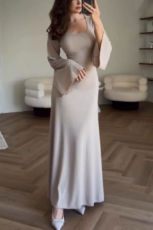Elegant tie-waist knitted dress