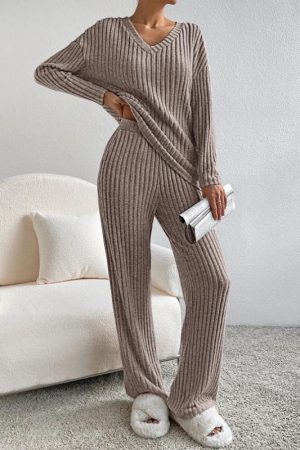 Temperament loose V-neck pit knitted suit