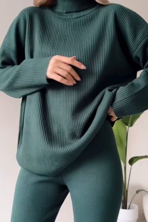 Chic turtleneck top and slim trousers two-piece set