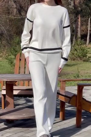 Fashionable contrasting color round neck loose casual sweatshirt suit